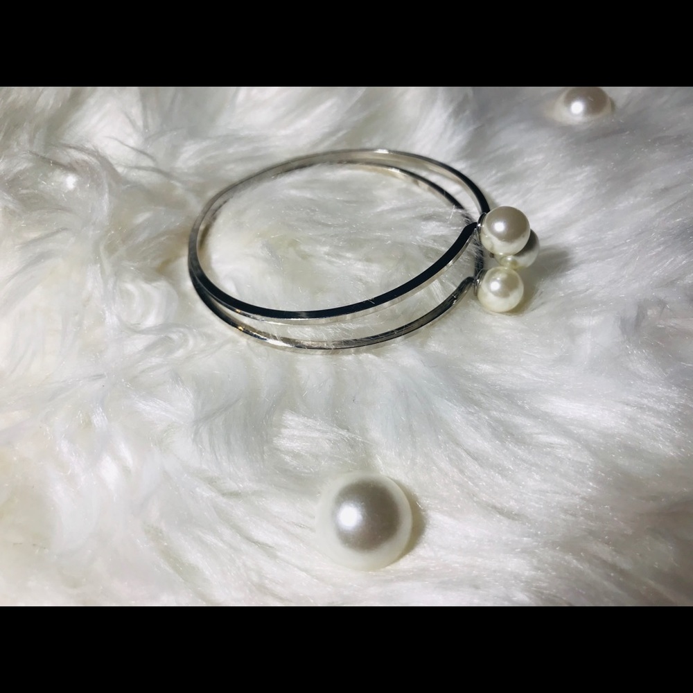 ❤️Silver 4 pearled bracelet❤️